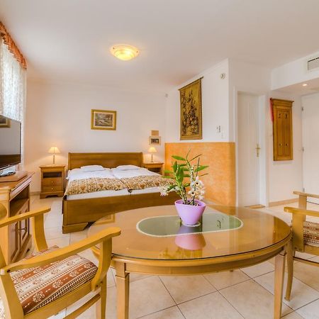 Bed and Breakfast Kata Panzio Сегед Экстерьер фото