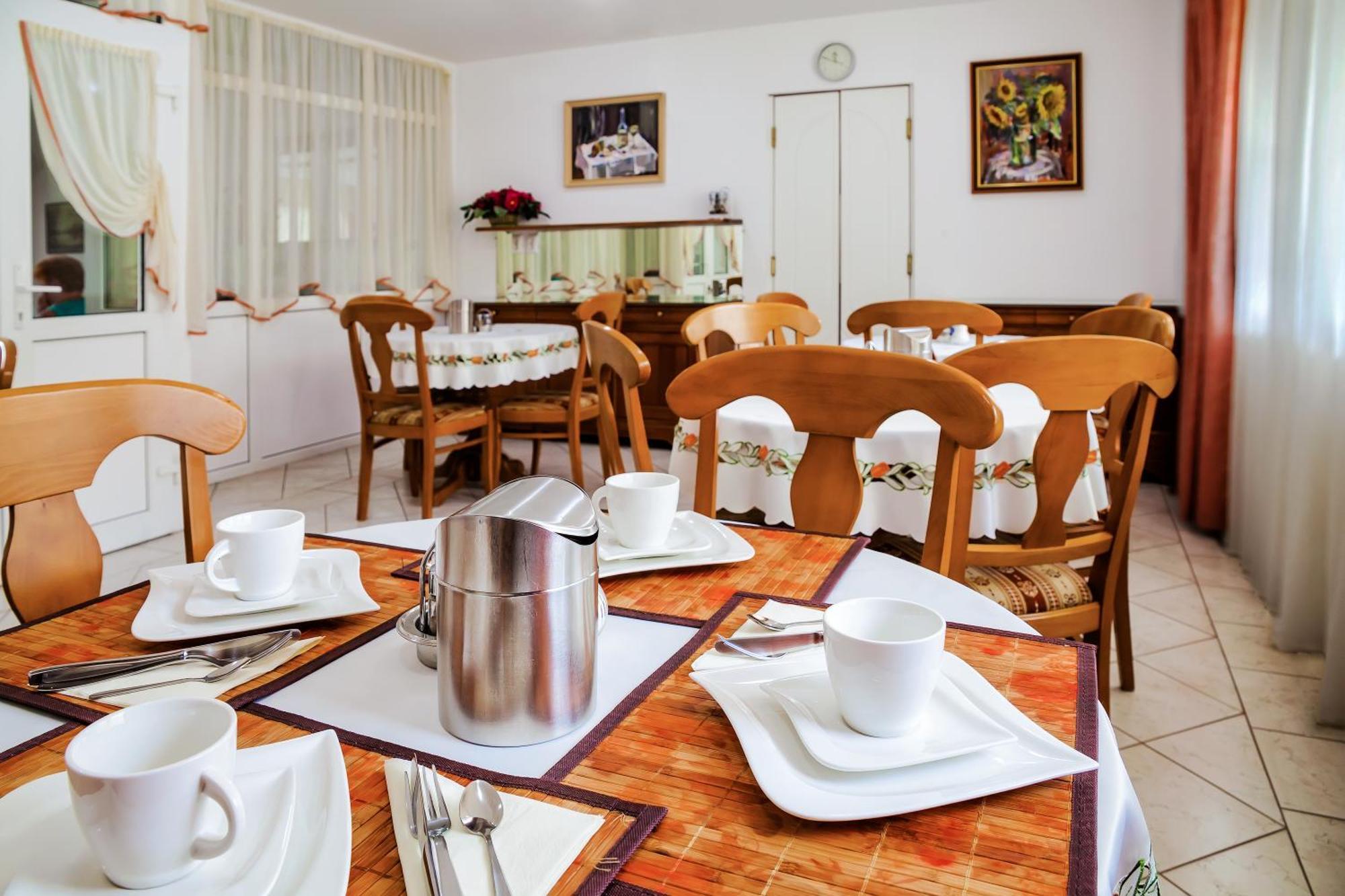 Bed and Breakfast Kata Panzio Сегед Экстерьер фото