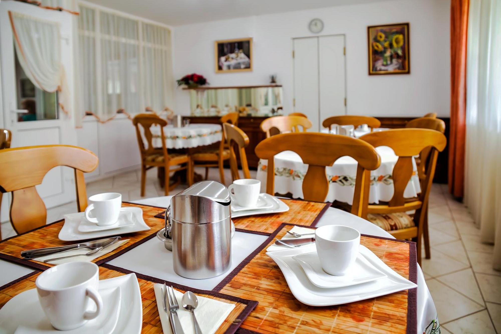 Bed and Breakfast Kata Panzio Сегед Экстерьер фото