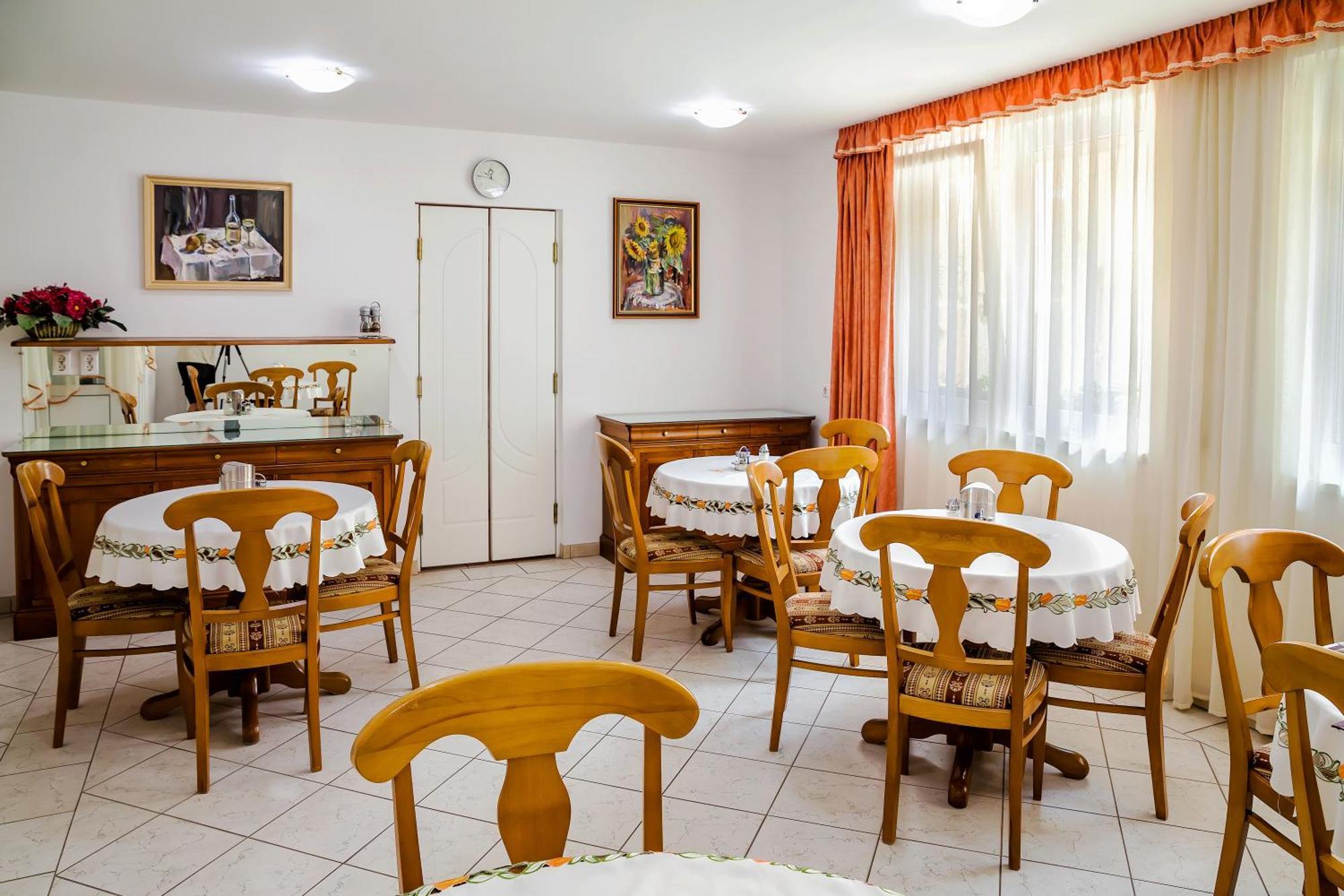 Bed and Breakfast Kata Panzio Сегед Экстерьер фото