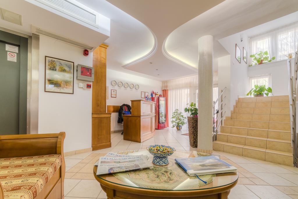 Bed and Breakfast Kata Panzio Сегед Экстерьер фото