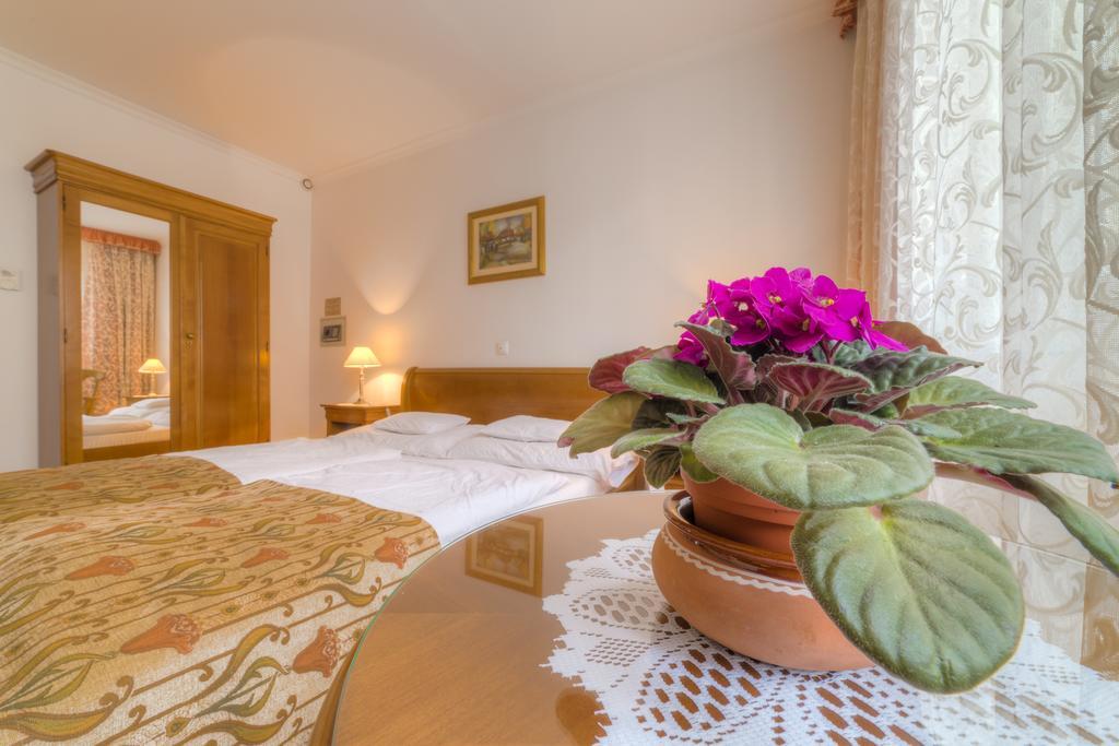 Bed and Breakfast Kata Panzio Сегед Экстерьер фото