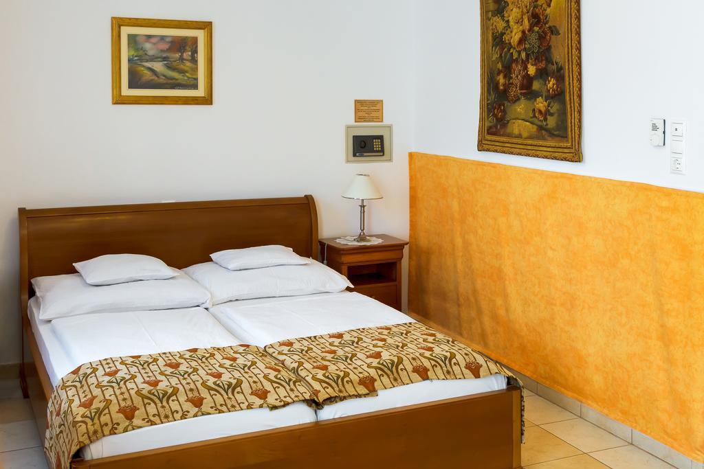 Bed and Breakfast Kata Panzio Сегед Номер фото