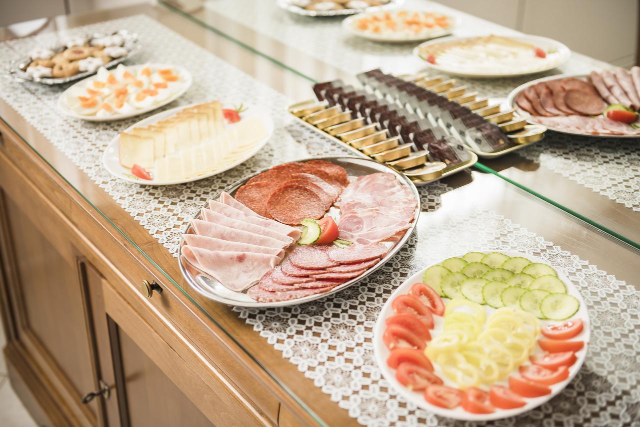 Bed and Breakfast Kata Panzio Сегед Экстерьер фото